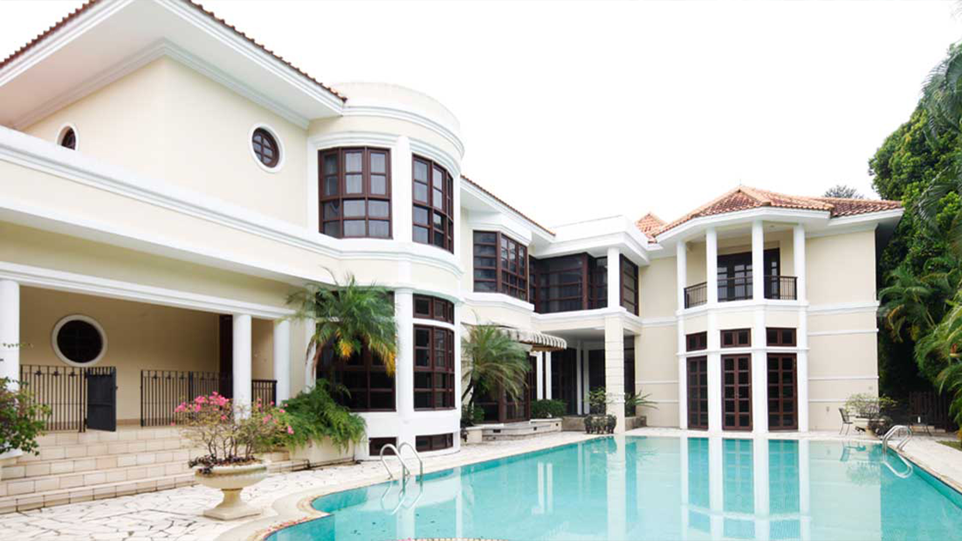 18 Bishopsgate Singapore luxury homes swimming pool