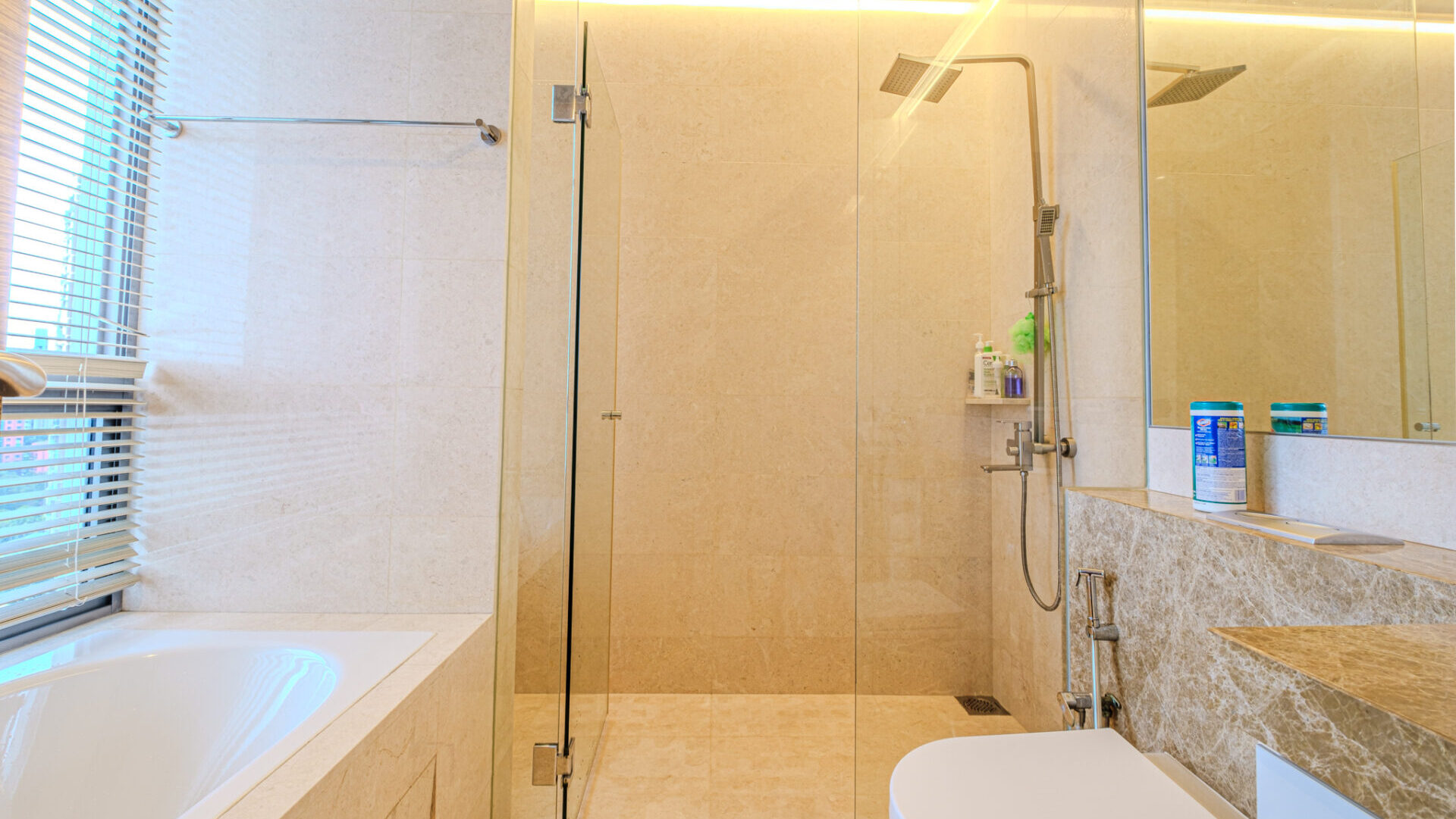 Jalan Mutiara Tanglin Latitude Master Bathroom