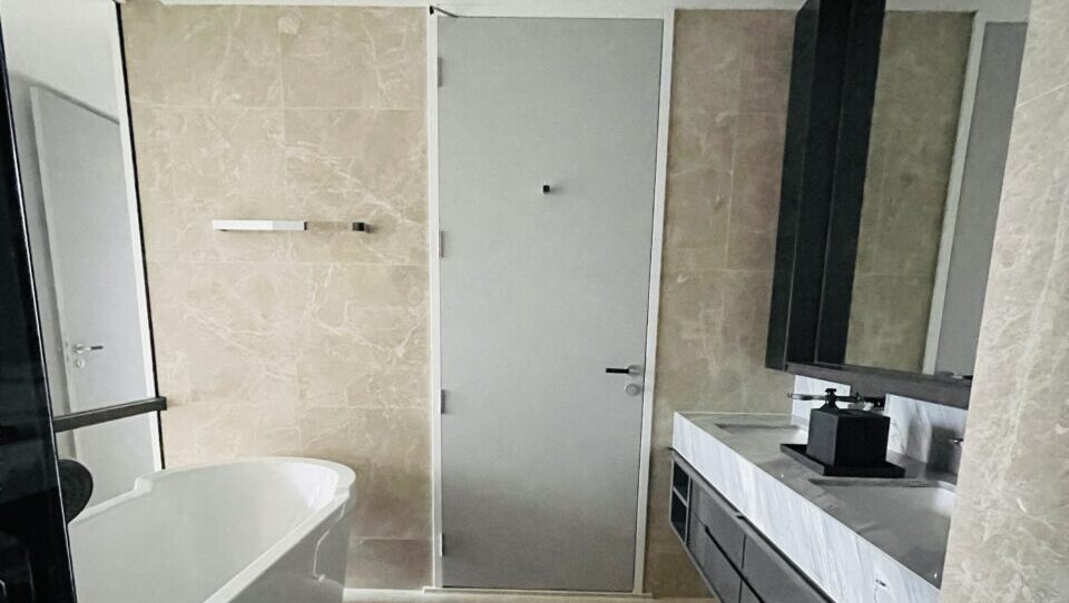 Riviere Robertson Quay Master Bathroom 2 Luxury Property Singapore Luxury Homes