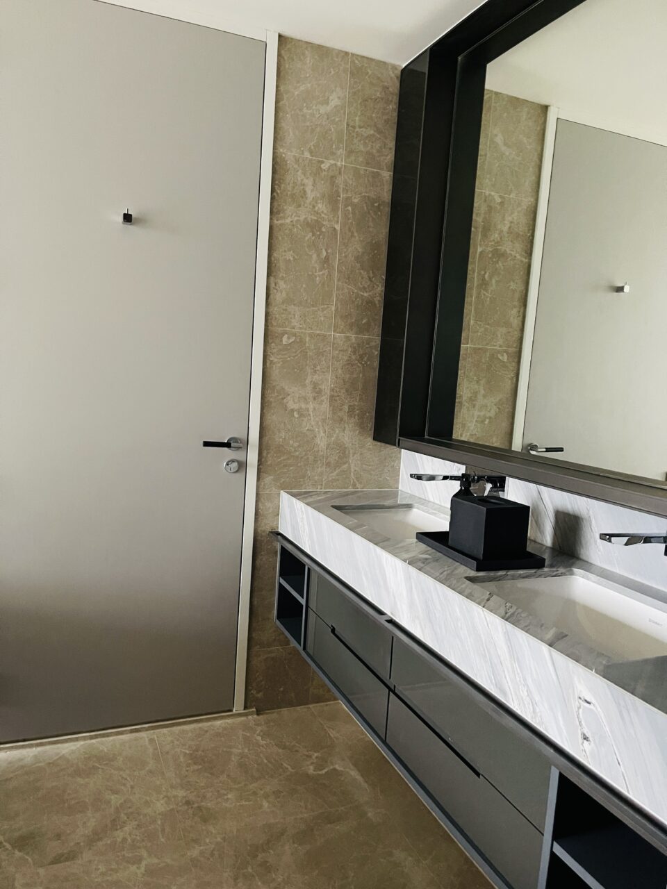 Riviere_Robertson_Quay_Master_Bathroom_3_Luxury_Property_Singapore_Luxury_Homes