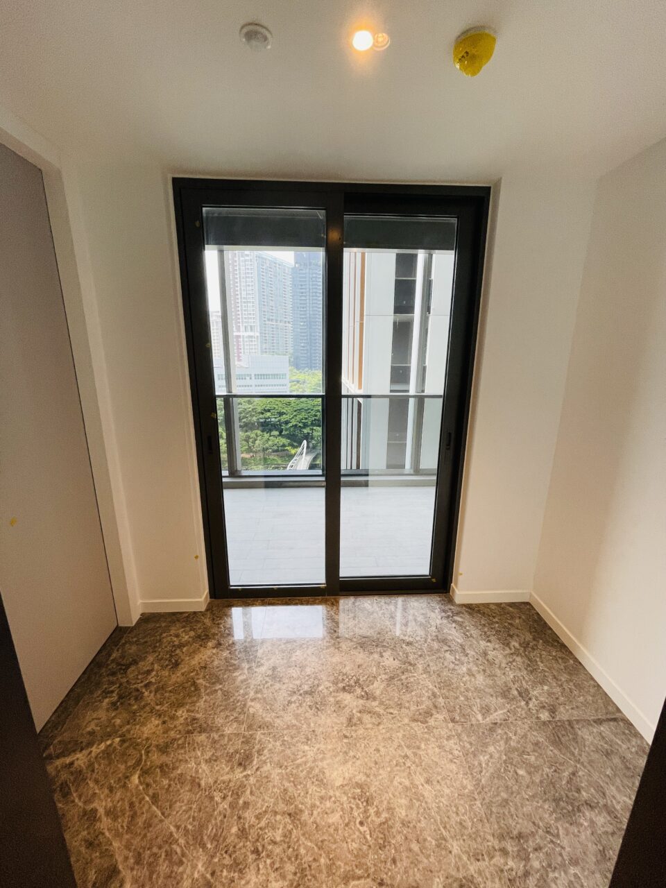 Riviere_Robertson_Quay_Private_Lift_Lobby_Luxury_Property_Singapore_Luxury_Homes