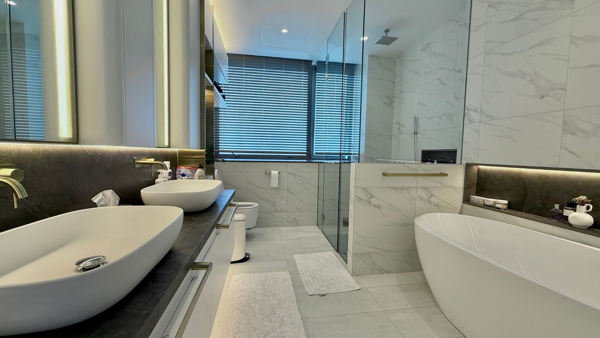 Hilltops Master Bathroom with Bathtub Luxury Condo Property by Singapore Luxury Homes
