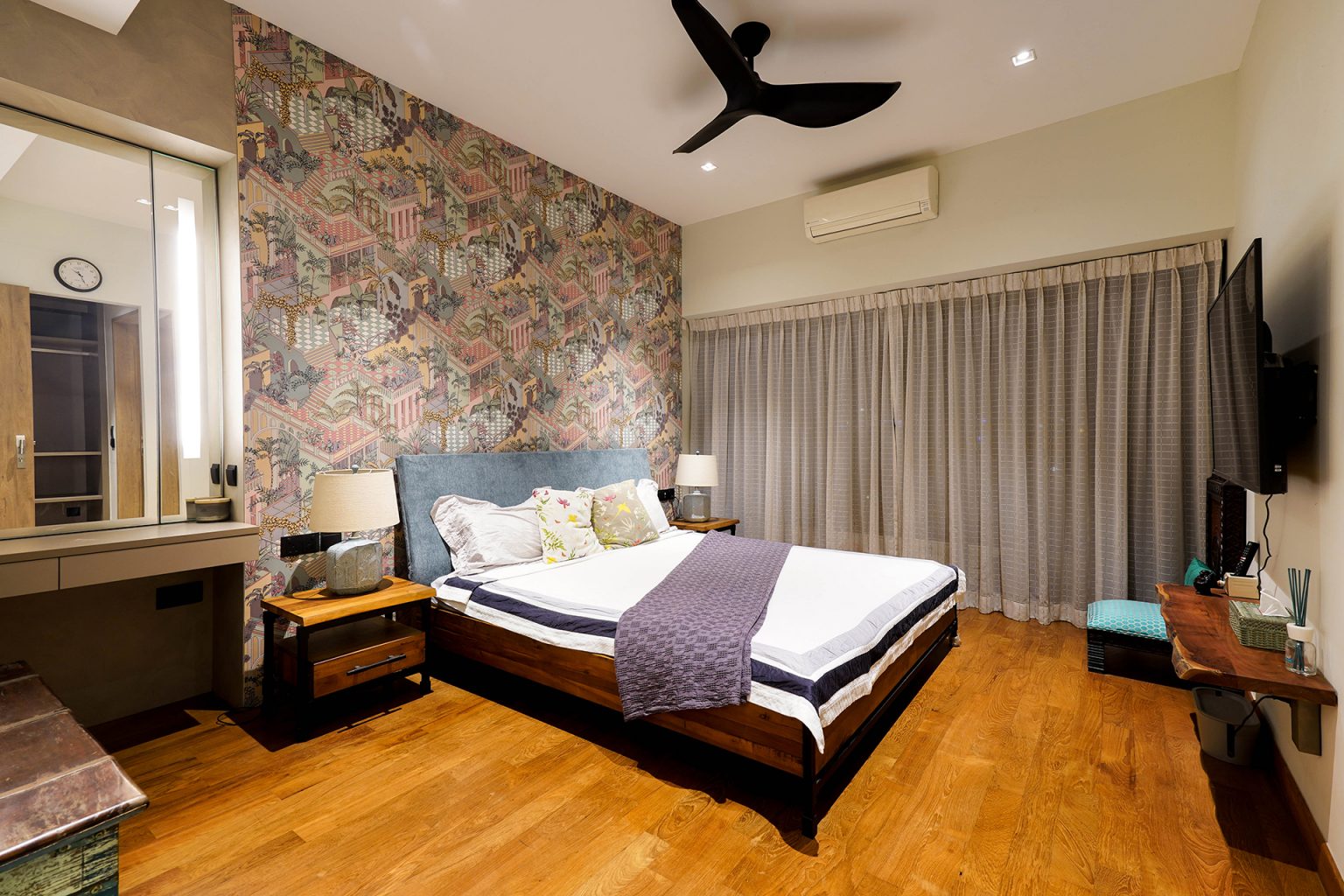 Sky-High Penthouse Condo: Garden Terrace & Whole Floor Master Suite - Luxury Green Penthouse Condo